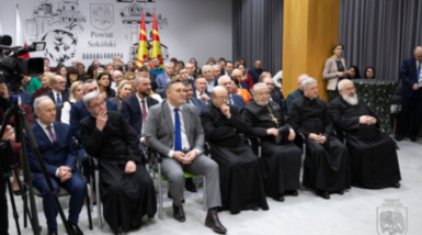 Niech ten okres będzie pełen radości i ciepła, spędzonego w otoczeniu najbliższych.