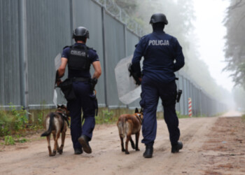 Polscy policjanci na granicy polsko-białoruskiej