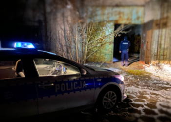 Sokólscy policjanci udzielili pomocy 56-latkowi, który doznał urazu nogi.