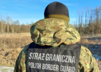 Migranci próbowali nielegalnie przekroczyć granicę pod Nowym Dworem.