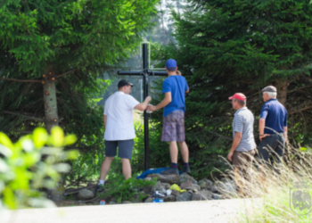 Odnowiono przydrożne krzyże i kapliczki w Zaśpiczach.