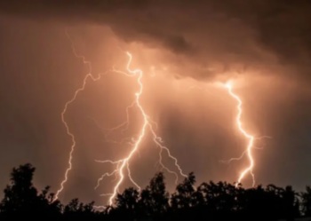 Instytut Meteorologii i Gospodarki Wodnej ostrzega przed burzami w całym kraju.