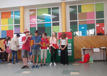 Klasy gimnazjalne szkoły podstawowej w Dąbrowie Białostockiej uczestniczyły w Szkolnym Dniu Europejskim