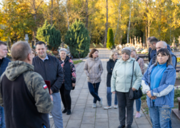 Odwiedzili sokólskie nekropolie i poznali historie ciekawych ludzi tam spoczywających.