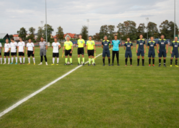 Za nami druga kolejka Podlaskiej Ligi Okręgowej. W niedzielnym meczu Klub Sportowy Sokół pokonał drużynę MKS Mielnik 2:1.